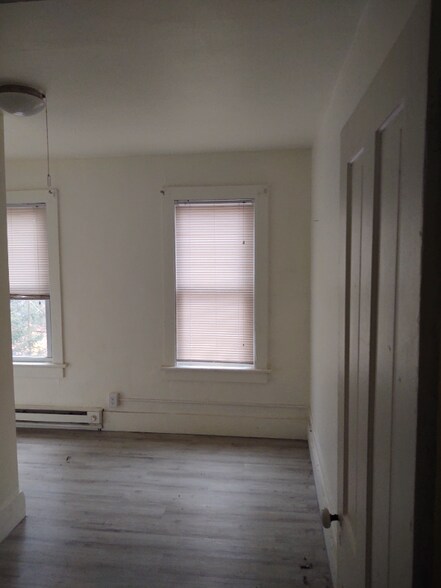 Building Photo - 52 Hallet St