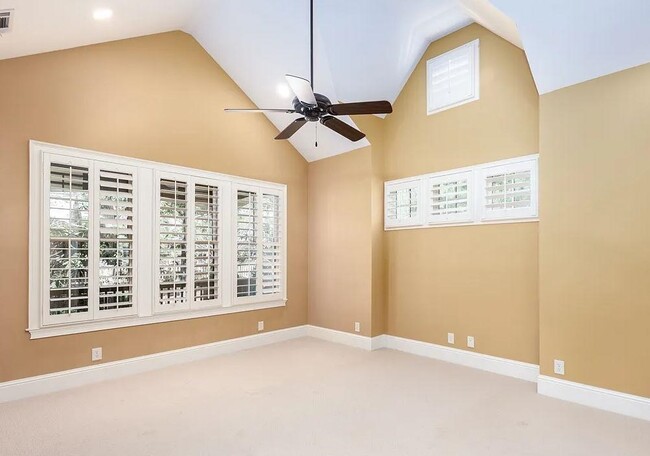 Building Photo - 1111 Regency Dr