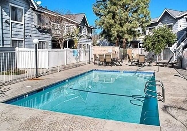 Building Photo - 1st floor 2+2 w/oversized patio, water + t...