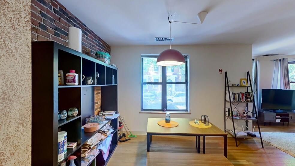 Building Photo - 84 Gainsborough St