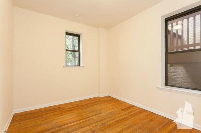 Building Photo - 3 bedroom in Chicago IL 60647
