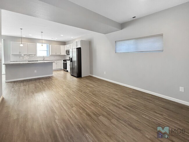 Building Photo - $0 DEPOSIT OPTION. SPACIOUS 4-BEDROOM, 3.5...