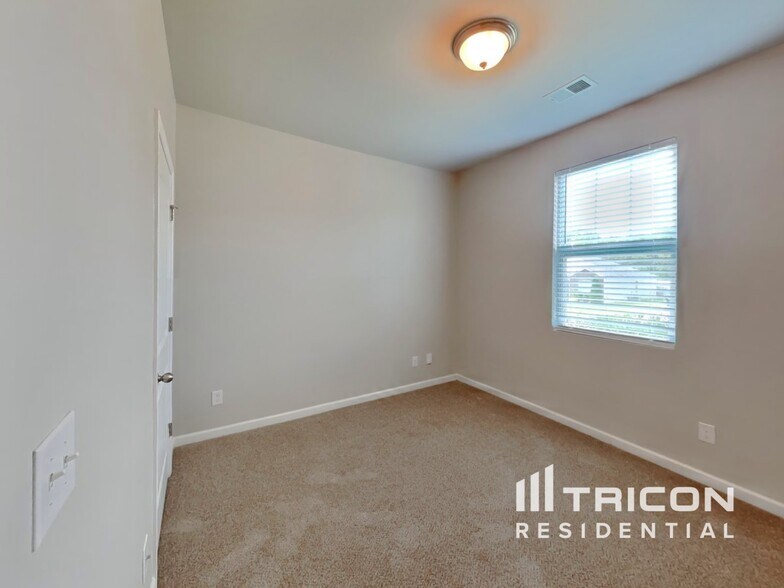 Building Photo - 631 Prominence Rd