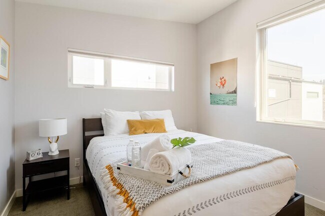 Building Photo - 3066 63rd Ave SW