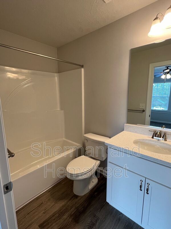 Building Photo - 7008 Hummingbird Dr