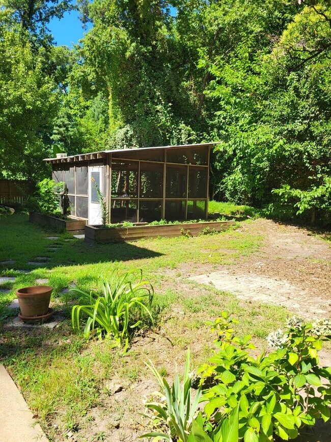Building Photo - 2433 Pleasure House Rd