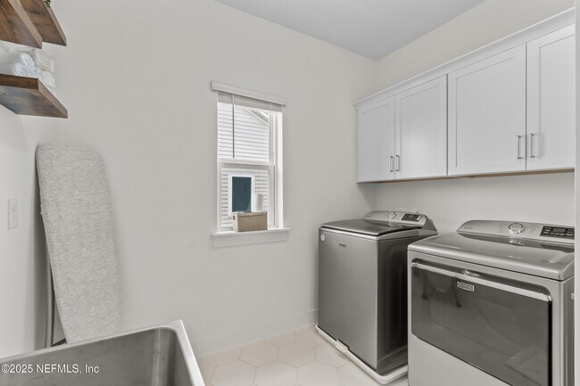 Building Photo - 127 Seaside Vis Ct