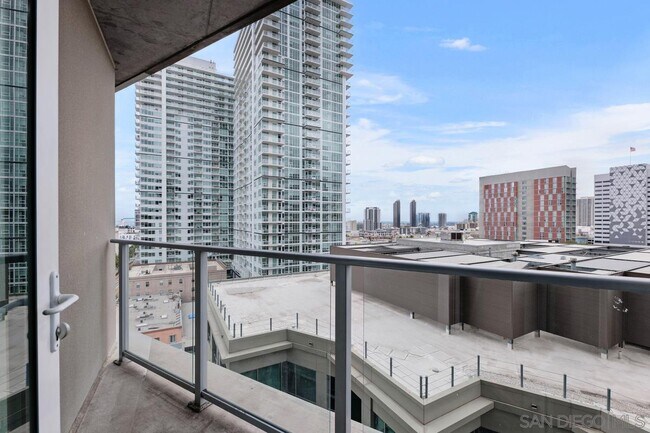 Building Photo - 1080 Park Blvd