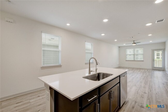 Building Photo - 121 Fairfax Ave