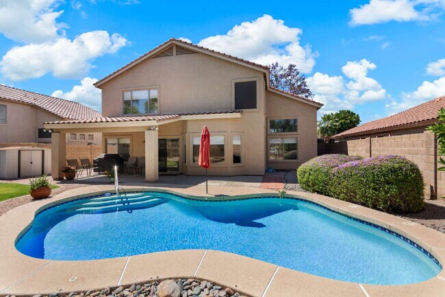 Building Photo - 4 bed 3 bath Single Family Home with Pool ...