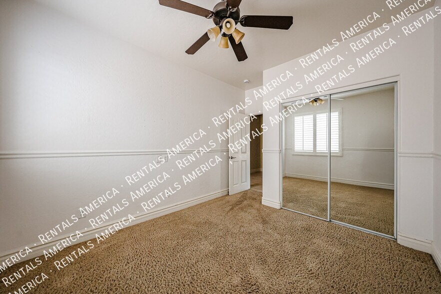 Building Photo - 2211 W Olive Way