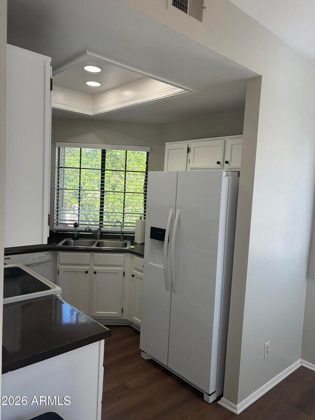 Building Photo - 930 N Mesa Dr