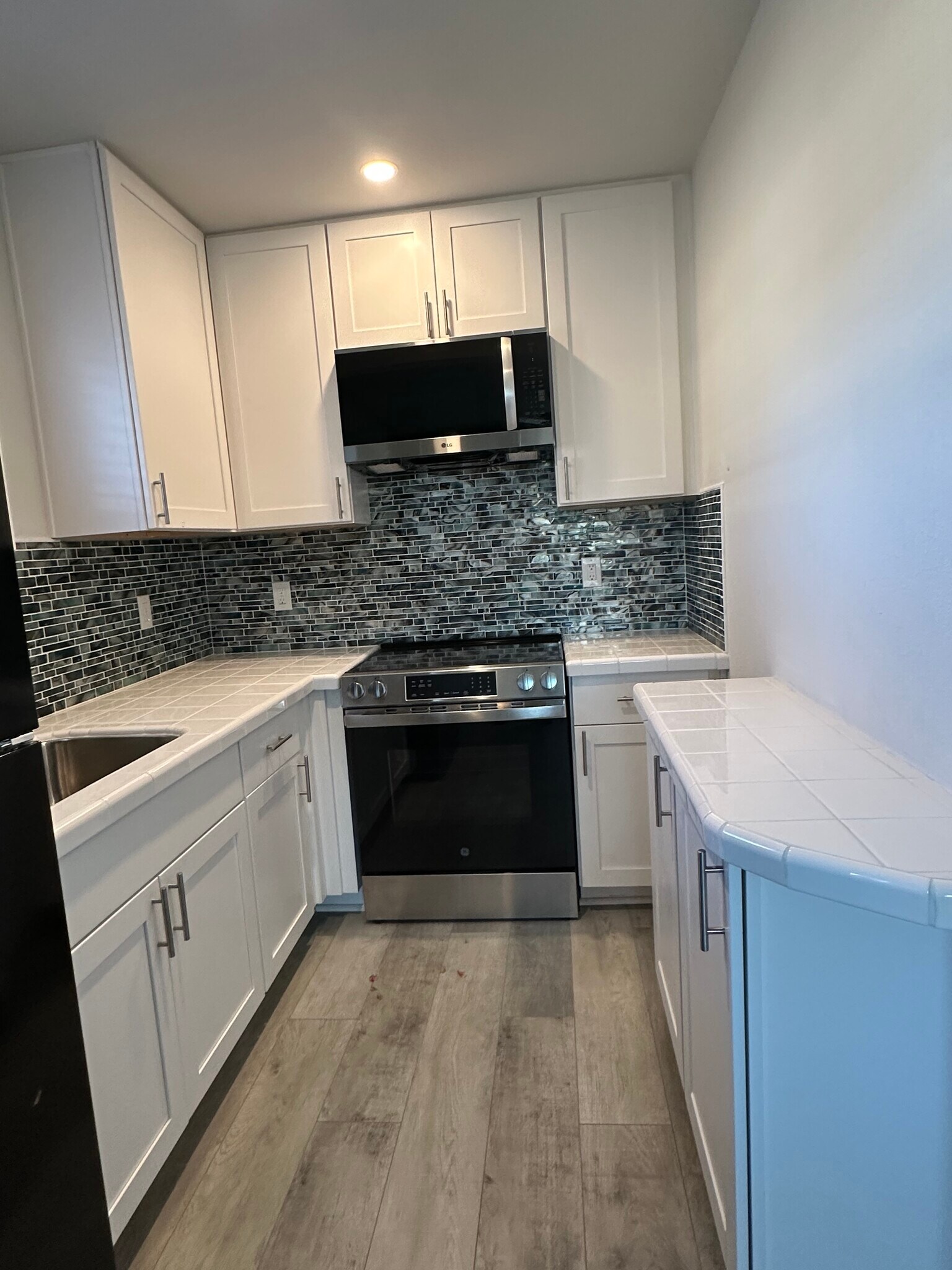 Building Photo - 2038 Bronson Way