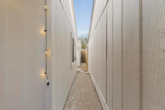 Building Photo - 1940 Abshire Ln