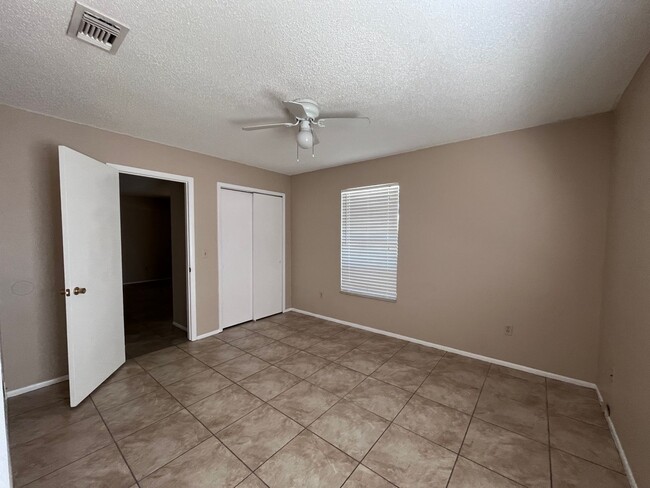 Building Photo - 2/2 In East Orlando