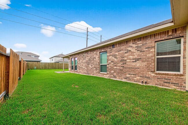 Building Photo - 1218 Hills Dr