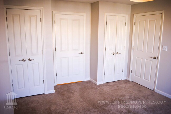 Building Photo - Downtown Condo in The Tennyson