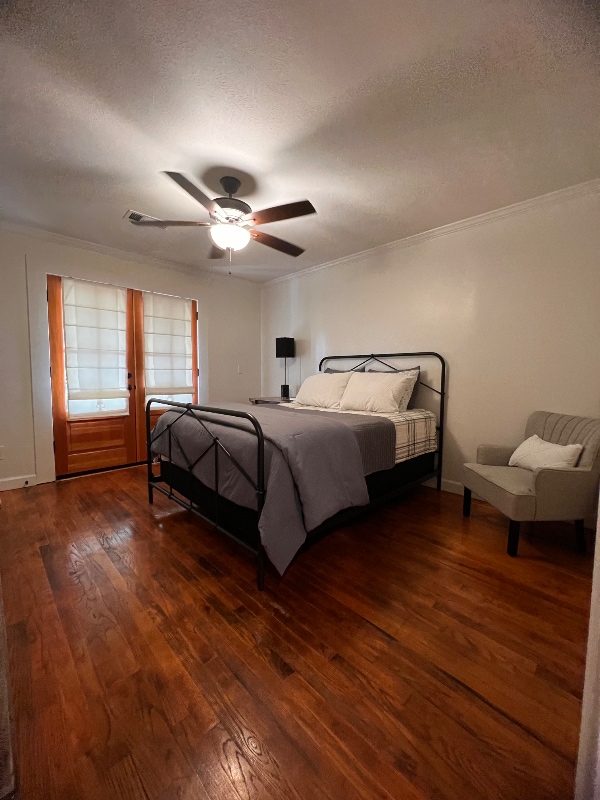 Building Photo - 417 1st St S