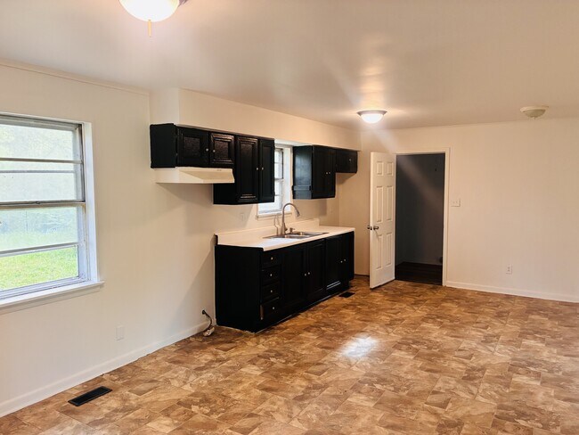 Building Photo - 168 Drum Cir