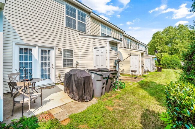 Building Photo - 6314 Inkberry Dr