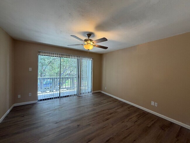 Building Photo - South Side Two Story Townhome!!