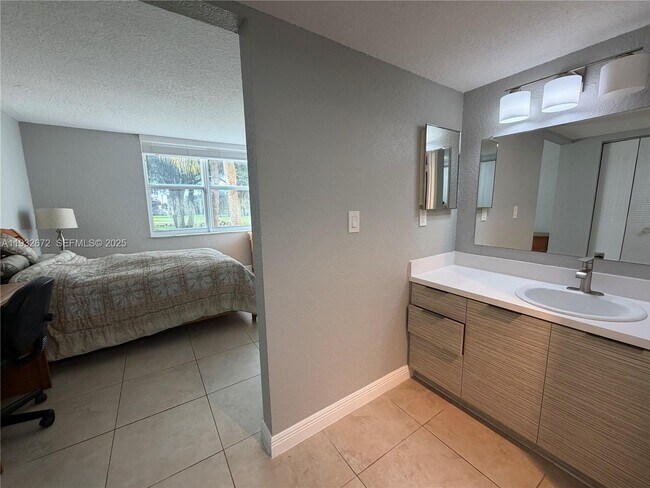 Building Photo - 9491 Evergreen Pl