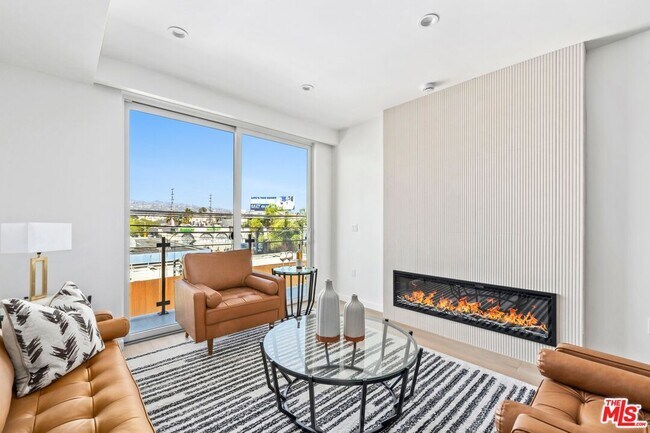 Building Photo - 1414 S Beverly Dr