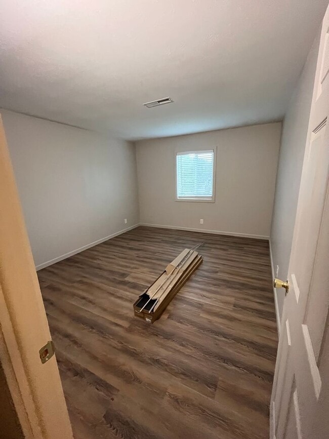Building Photo - 1404 Toole Ave