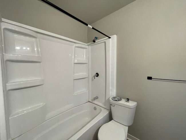 Building Photo - Four Bedroom Home