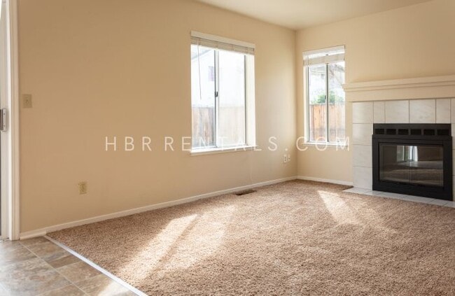 Building Photo - Charming 3-Bedroom Retreat with Cozy Fireplace in Tracy – Spacious Home with 2.5 Baths!