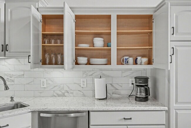 Building Photo - 1555 California St