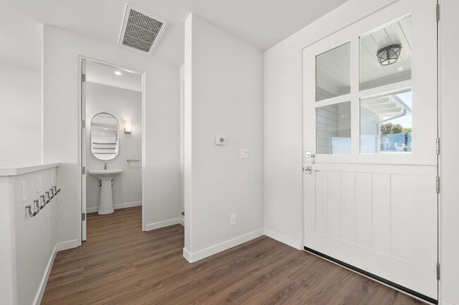 Building Photo - 101 Vía Colusa