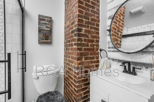 Building Photo - 1740 S Randolph St