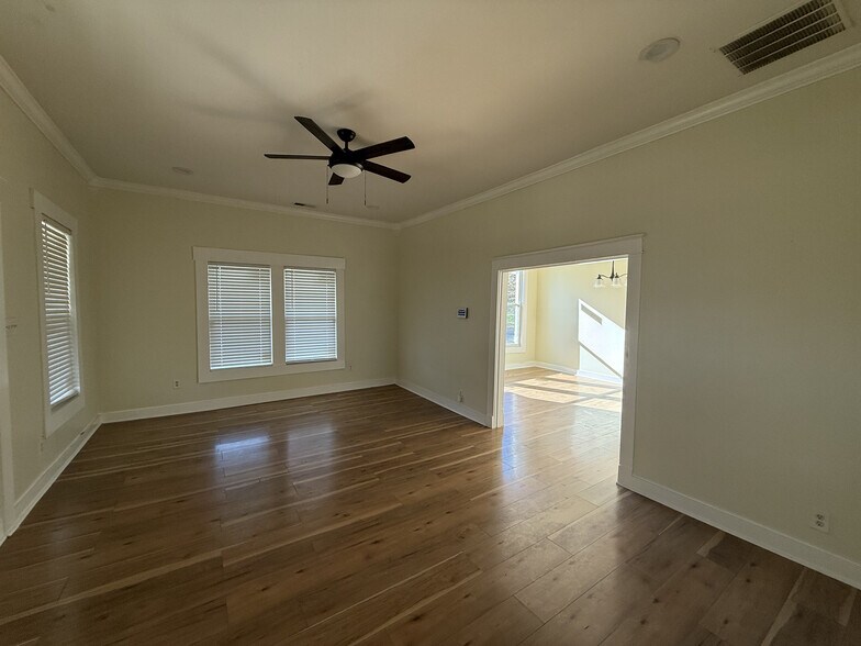 Building Photo - 1371 Ridgeway St