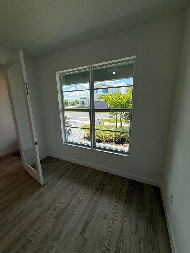 Building Photo - 9555 SW Indra Wy