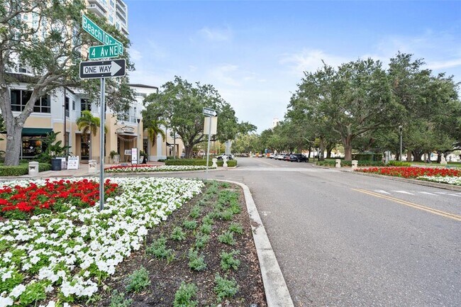 Building Photo - 176 4th Ave NE