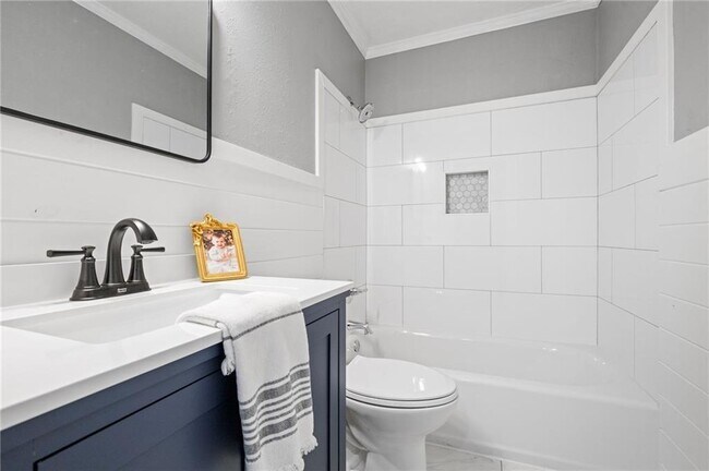 Building Photo - 552 Tamworth Ct