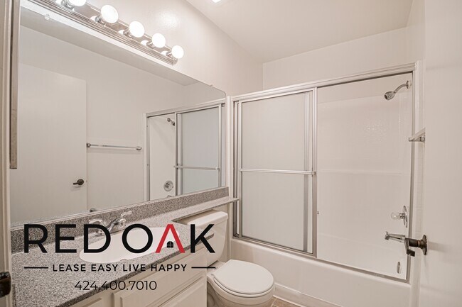 Building Photo - 13444 Moorpark St