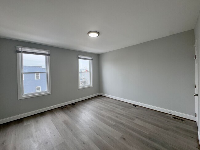 Building Photo - Fully-Renovated 3 Bedroom/2.5 Bathroom with In-Unit Laundry near Highlandtown, Baltimore, MD!