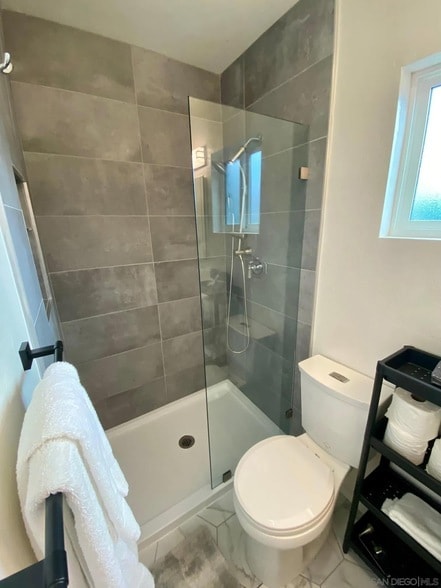 Building Photo - 424 W University Ave