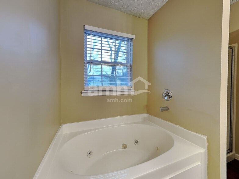 Building Photo - 5117 Rivers Edge Blvd