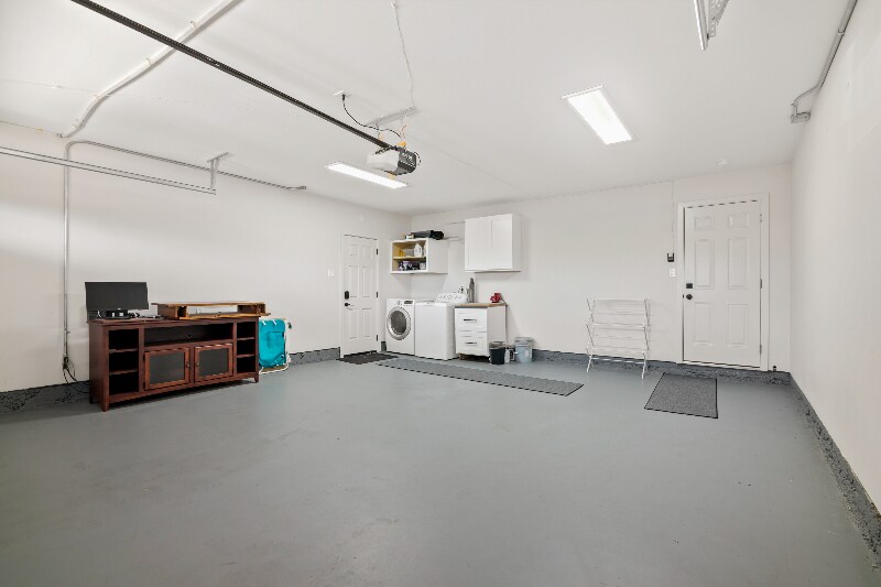 Building Photo - 1123 Balour Dr