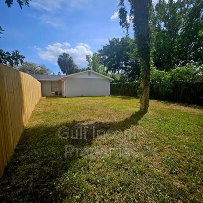 Building Photo - 2515 30th Ave Dr E