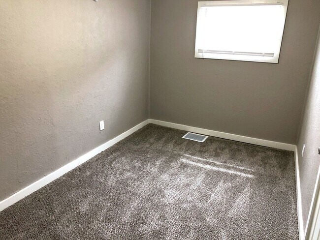 Building Photo - 1350 Sherman Ave