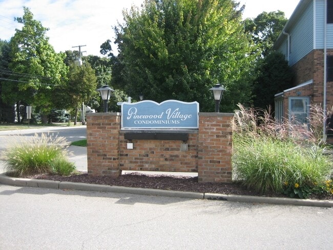 Primary Photo - 212 Pinewood Dr