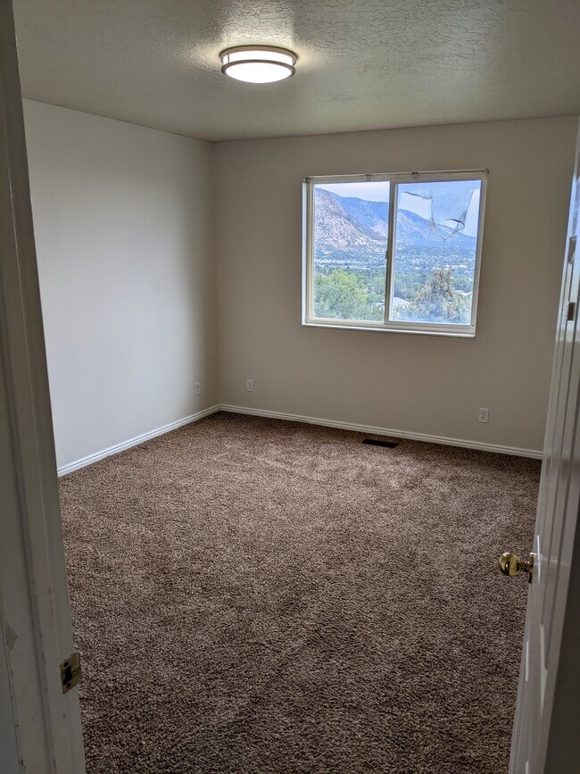 Building Photo - 387 E 3550 N