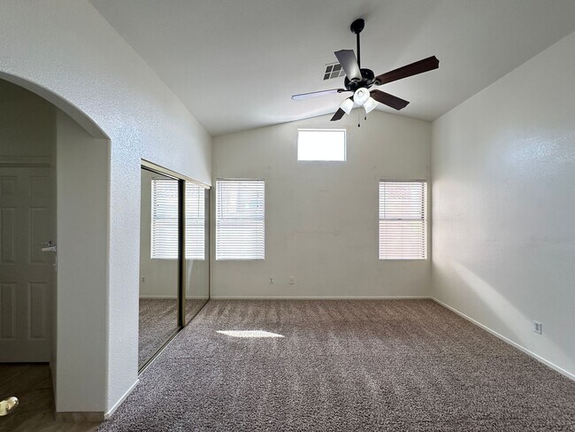 Building Photo - Buffalo & Lake Mead