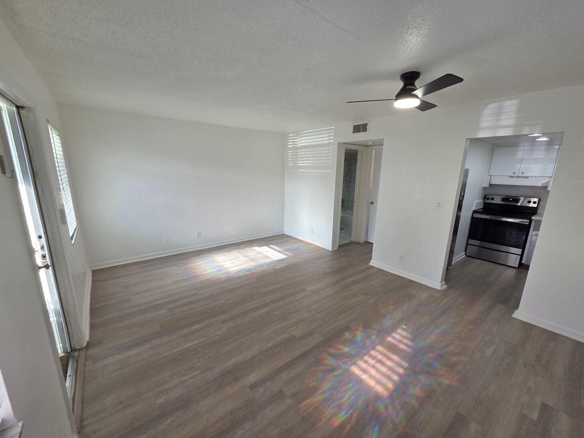 Building Photo - 212 SE 9th Ave