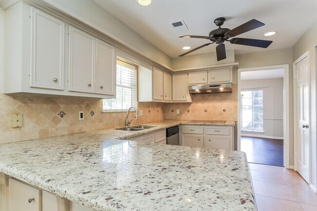 Building Photo - 2402 Pine Terrace Dr