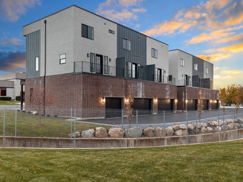 Building Photo - 49 E 200 N